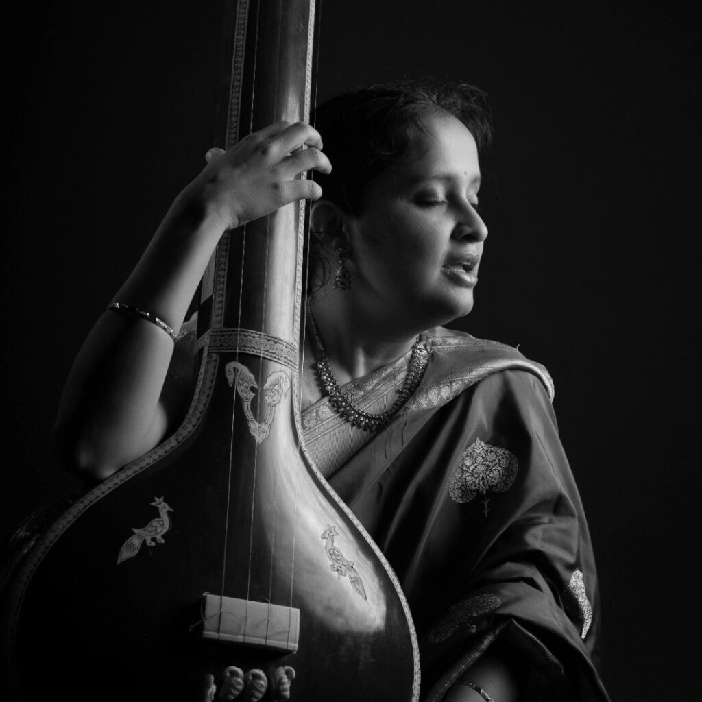 girija_sqaure_black